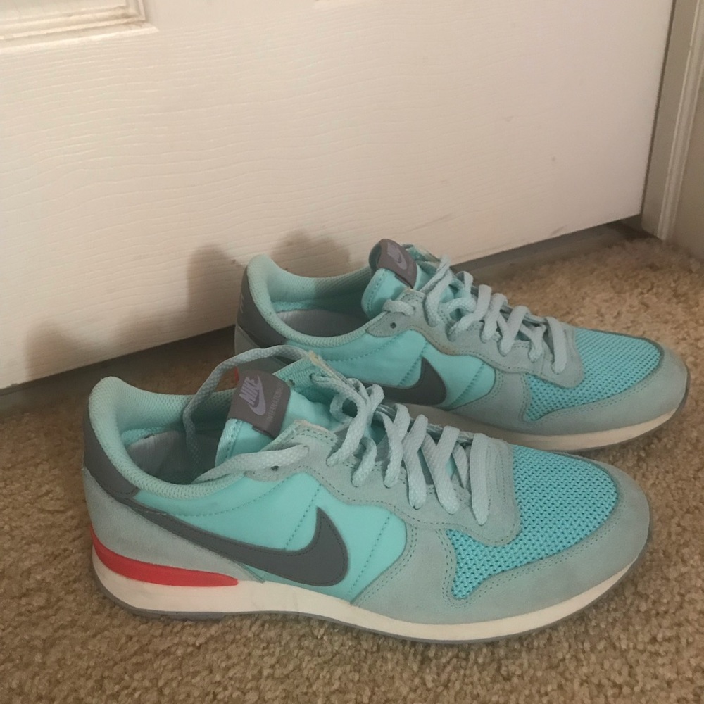 Nike international track shoe🤦🏻‍♀️lowered